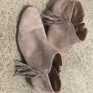 Sam Edelman booties with fringe taupe